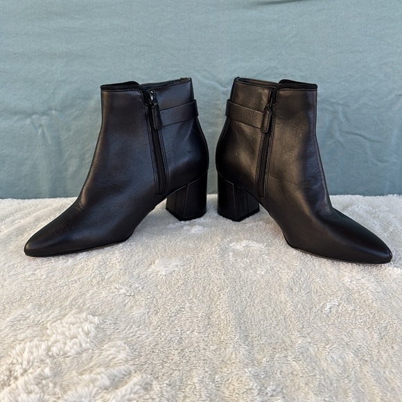 Cole Haan NWOT "Ettie" Bootie 60 Black Size 5.5B Leather Zipper Pointed Toe - Picture 2 of 9